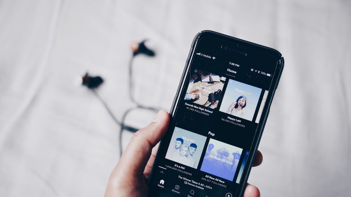 Heartbreaking Songs That Will Make You Sad: 100 Indonesian Songs You Must Hear
