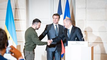 Zelensky Meets President Macron and Chancellor Scholz Asks for 'Game Changer' Weapons
