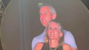 CEO Astronomer Mengundurkan Diri Usai Video "Kiss Cam" yang Viral di Konser Coldplay