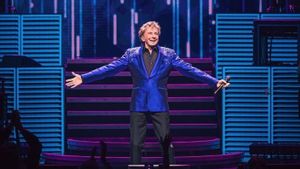 Barry Manilow Bagikan Kondisi Terkini Usai Operasi Kanker Paru-Paru