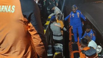 Tim SAR Evakuasi 7 Korban Kapal Wisata Tenggelam di Labuan Bajo