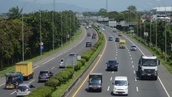 コルランタスポリ:ジャカルタ方向のバンドン車はジャペック有料道路を通過することができます
