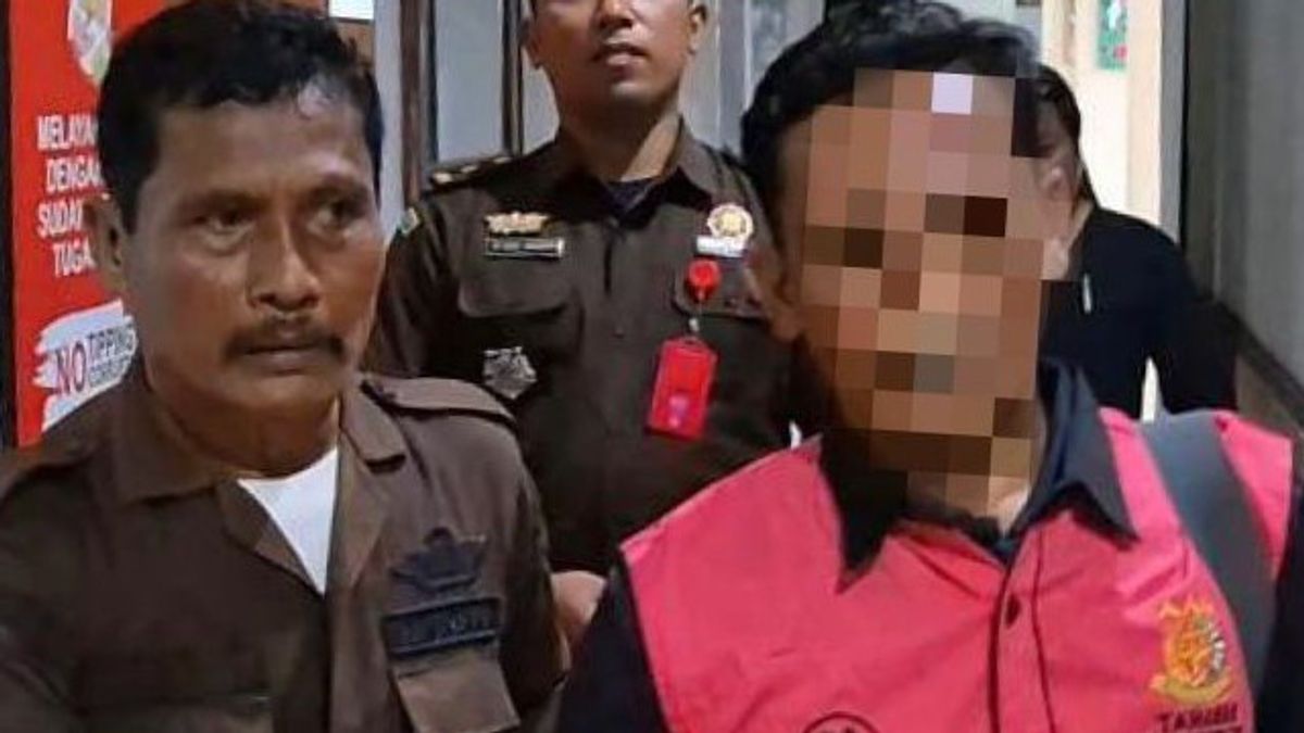 Alors le suspect de la corruption blt et des fonds villageois, Pjs Kades Kerongkong East Lombok Arrêté