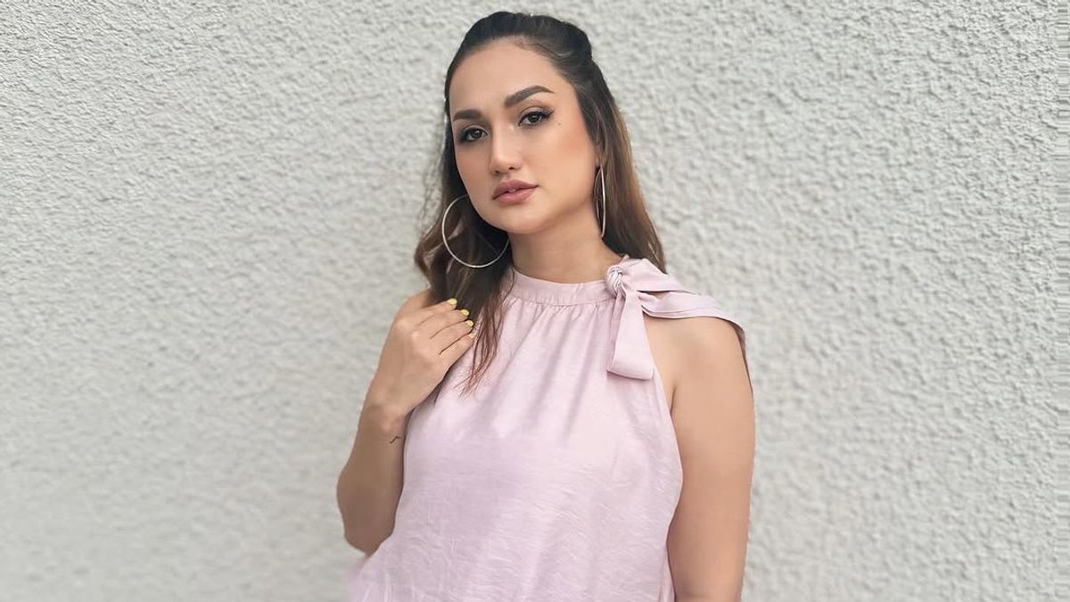 Tengku Dewi Pasrah, Andrew Andika Tak Mampu Bayar Biaya Sekolah Anak