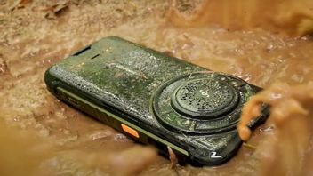Ulefone rugKing: هواتف محمولة صعبة تعرضت للتعذيب من قبل الحواجز الكهربائية ، متصلة ، وسقطت من الجسر ، ولكن استمر في العيش!