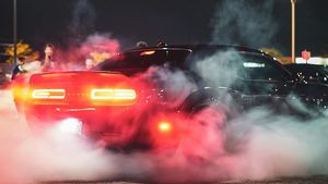 Turunnya Insentif Mobil Listrik, Pembeli Mobil Global Kembali ke Mesin Pembakaran