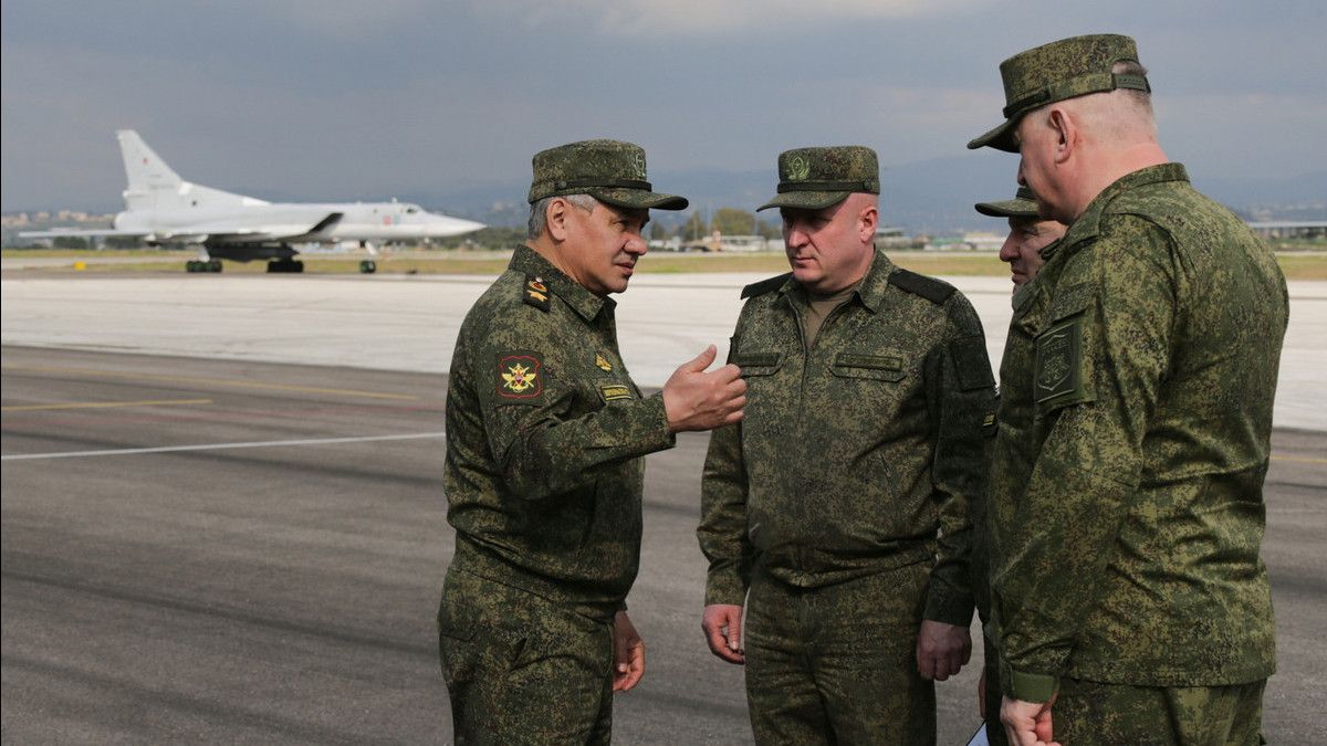 Visiting Russian Battalions On The Eastern Front, Defense Minister Shoigu Orders His Military Commanders To Attack Ukrainian Long-range Missiles And Artillery