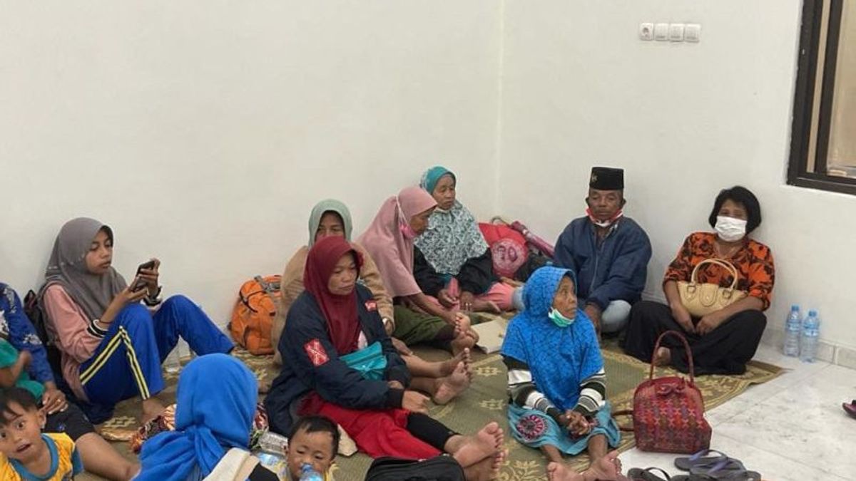 Refugees Of Residents Affected By The Semeru Eruption Disaster Are Spread Across 21 Points