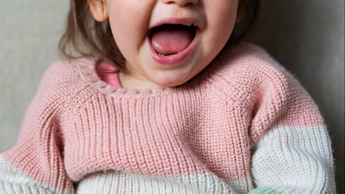 السبب في أن الأطفال يحبون نشر ليدهم ، تعرف على أي معنى