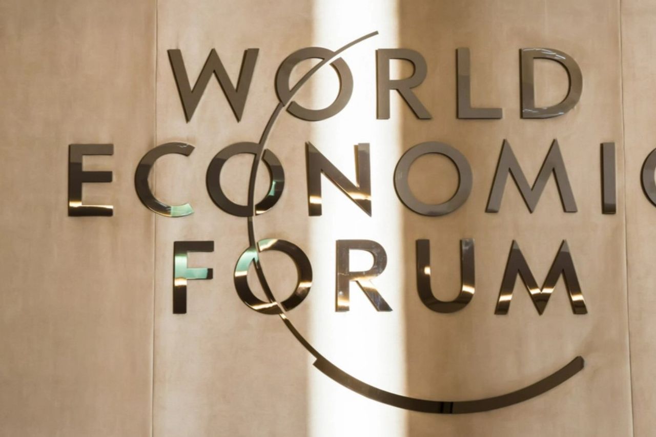 WEFは、メタバースが業界から始めて、将来的に主流になると予測しています