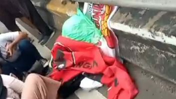 The Flag Of The Gerindra Party And PDIP Become Victims Of The Body Of A Junior High School Student Who Died At The Pondok Kopi Flyover