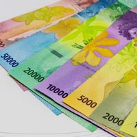 Menanti Hasil RDG BI, Rupiah Melemah ke Level Rp15.700 per Dolar AS
