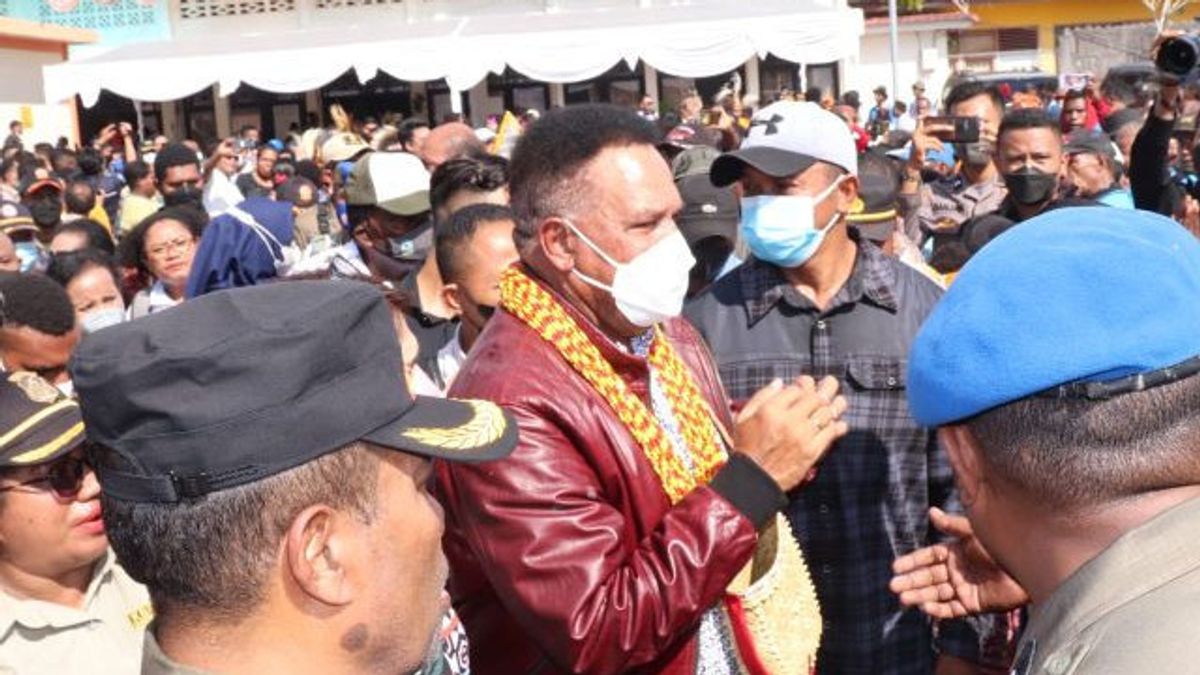 Senangnya Pj Gubernur Paulus Waterpauw yang Dapat Sambutan Luar Biasa di Papua Barat