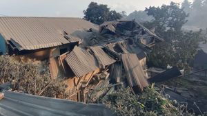 ラジウス 7 KM レウォトビ山無菌男性、10,000人以上の住民が避難を余儀なくされた