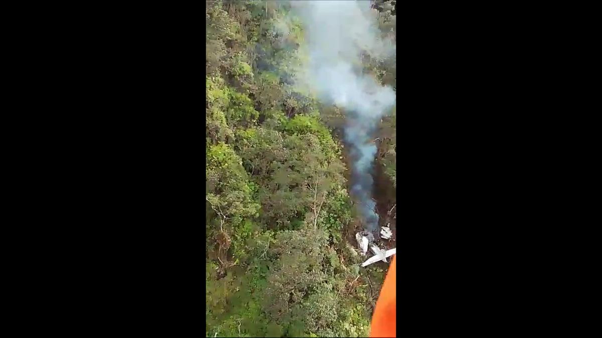 パプア山脈で行方不明になっているSAMエアの航空機が発見され、コディシニャは煙がふくらんで壊れました