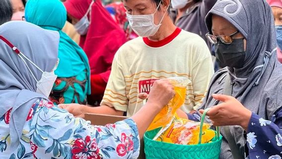 Berita DIY: Yogyakarta Gelontorkan 6.000 Liter Minyak Goreng Saat Operasi Pasar