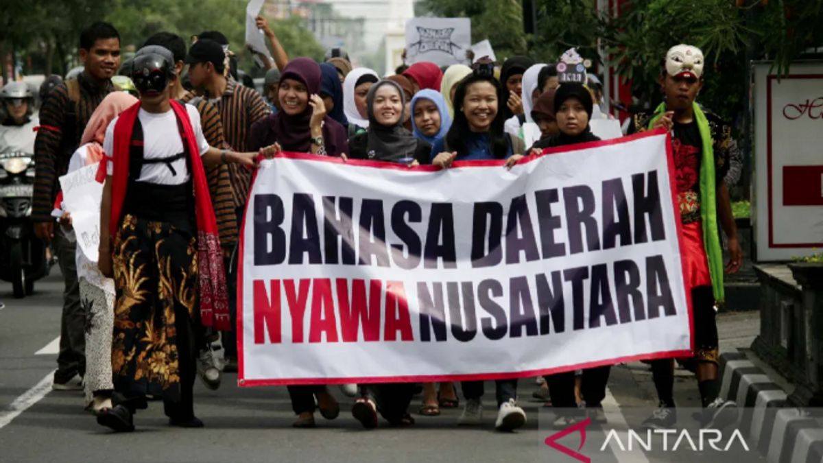 不要羞于说区域语言,如果你想保持印尼文化的可持续性