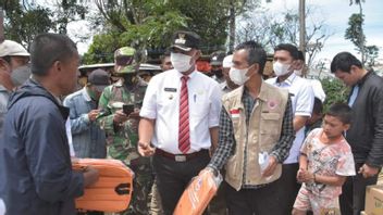 Plt Bupati Bener Festive Fournir Une Aide Alimentaire, Des Ustensiles De Cuisine Et Des Matériaux De Construction Pour Les Victimes D’incendie