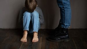 Orang Tua Harus Tahu! Berikut Sikap Orang Tua yang Bisa Merusak Hubungan dengan Anak