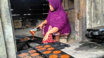 Many Naughty Craftsmen In Rejang Lebong Bengkulu Are Mixing Palm Sugar With Granulated Sugar, Causing The Selling Price To Drop So That The Income Of Traders Decreases