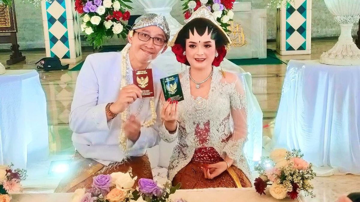 Sempat-sempatnya Abu Janda Melucu Saat 'Halalkan' Wynona Riesa, Mumpung Anak Bule Masih Rabun