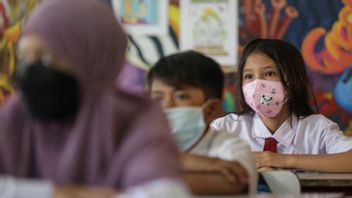 School Children In Tangerang Back To Online Learning, COVID-19 Transmission Cases Continue To Rise