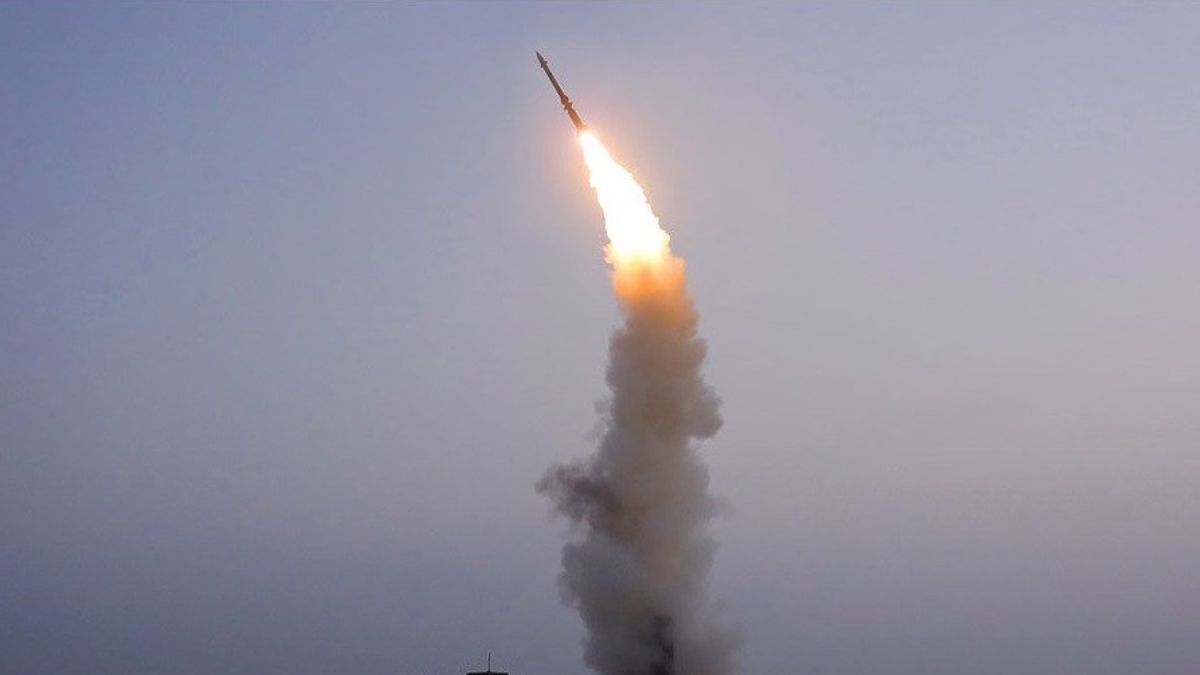 La Corée Du Nord Teste Un Nouveau Missile Antiaérien, équipé D’un Guidage De Précision Pour Les Commandes De Direction Doubles
