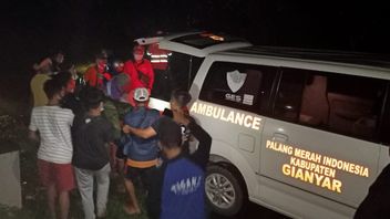Accident De Moto, Grand-mère, Mère Et Enfant Tombent Dans La Rivière à Ubud Bali