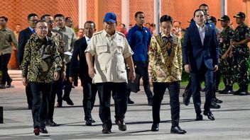 President Prabowo Leaves For Singapore For State Visit, Gibran Rakabuming Lets Go At Airport