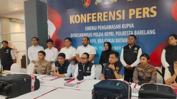 警察 - 海关逮捕了4人，他们未经BI许可将77.9亿印尼盾的汇款带到新加坡