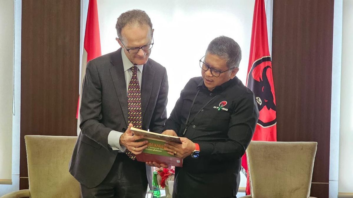 Dressed In Black When Meeting The British Ambassador, PDIP Secretary General: Concerned About Democracy In Indonesia, Jalan Mundur