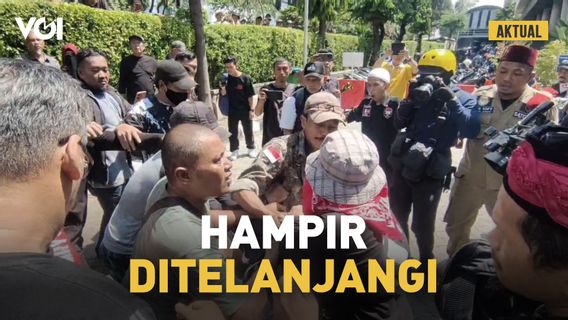 VIDEO: Diduga Copet, Pria Diciduk Massa Demo Sengketa Pilpes di Patung Kuda