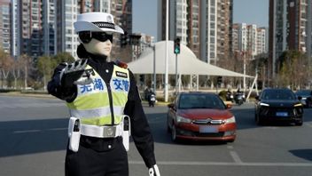 中国は労働者の休日中にロボット警察を配置し、交通はAIによって監視されます