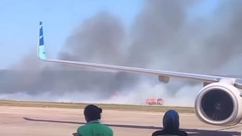 Kebakaran di Area Landasan Ganggu Penerbangan di Bandara El Tari Kupang