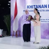 Di Tengah Banjir Kritik ke DPR, Puan Puji Keteguhan Para Istri Legislator