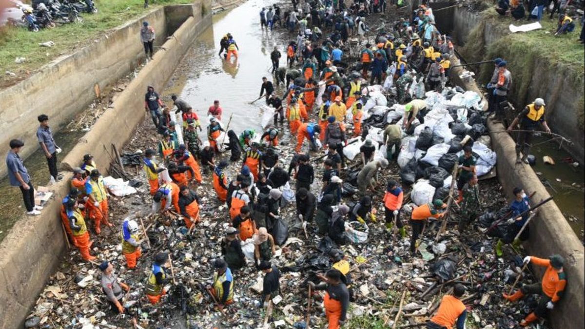 Puji Pandawara Group, Bupati Bandung Berharap Inovasinya Gugah Masyarakat Tak Buang Sampah Sembarangan