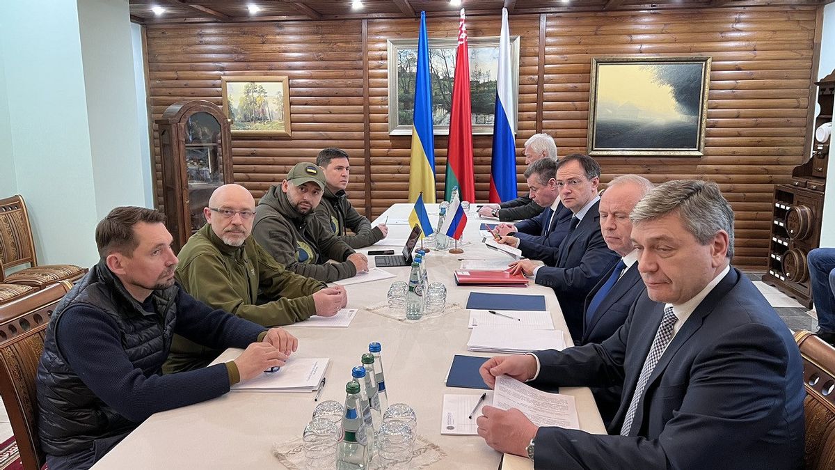 技术暂停结束周一会议，俄罗斯 - 乌克兰和平谈判本周二恢复