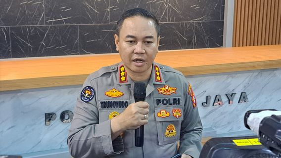 Polda Metro Identifikasi Penyebar Foto Bernarasi Penyidik Bagikan Barang Bukti Baju Bekas Impor   