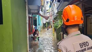 Residents' Settlements In Jatinegara Are Submerged Again By Floods Today
