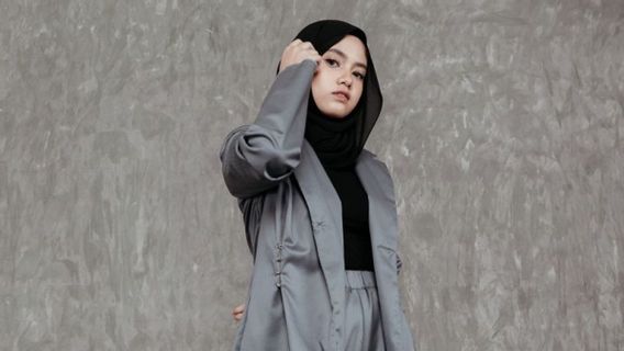 Hanin Dhiya Rilis Single Kembalilah Padanya, Relakan Pasangan Pergi untuk Wanita Lain