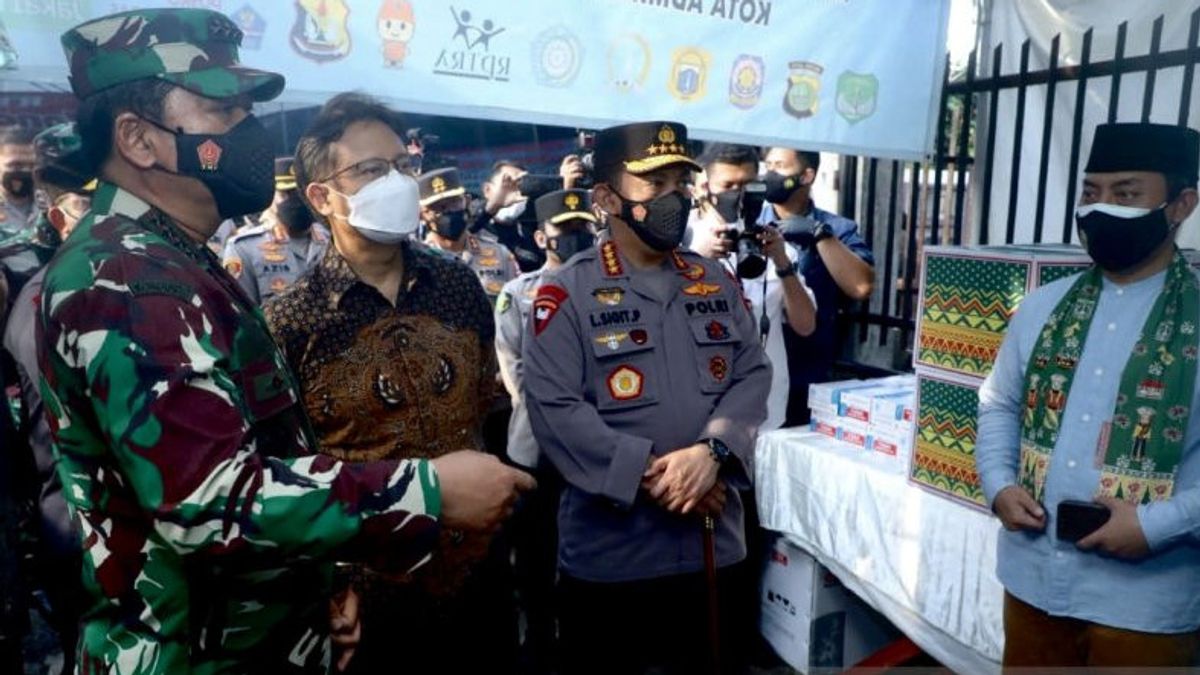 Army Commander Praises 24-Hour Guard System In Cilandak To Prevent COVID-19