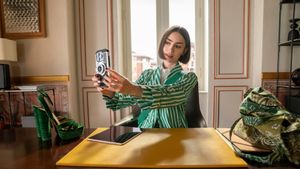 Astrada Serial <i>Emily in Paris</i> Meninggal Dunia Saat Syuting di Venice