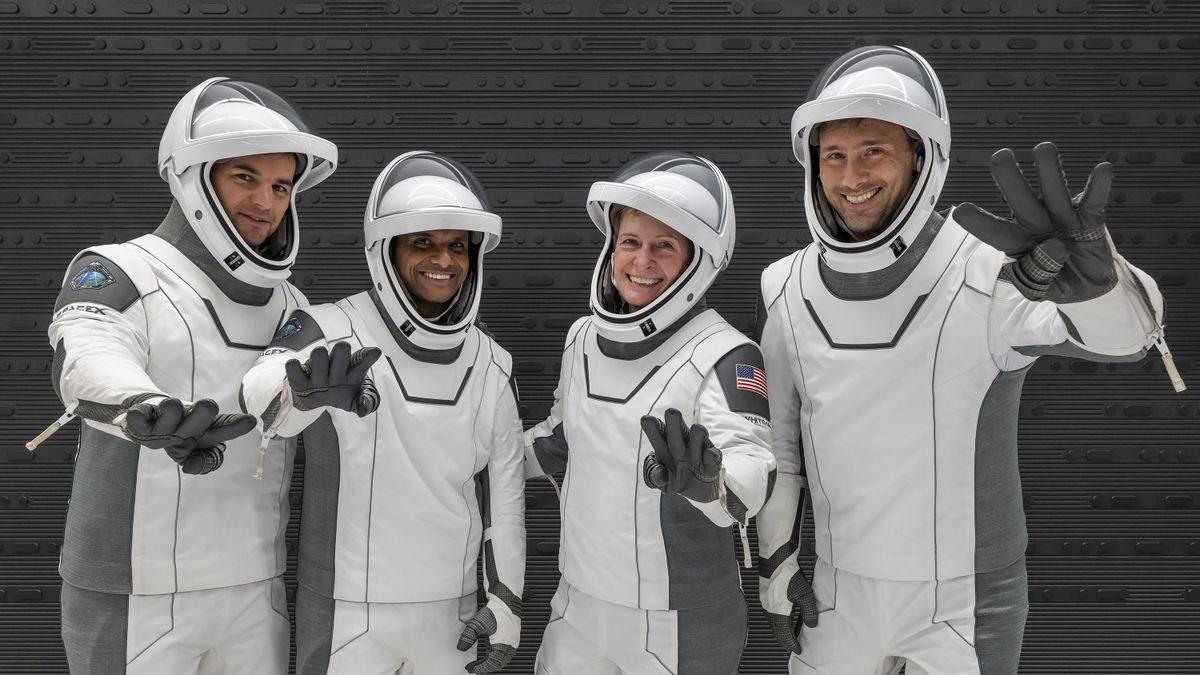 Misi Axiom 4 Resmi Berakhir, Empat Astronot Mendarat dengan Selamat di Bumi