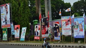 Bawaslu Temukan 1.402 Peraga Kampanye Peserta Pemilu 2024 Terpasang di Bandar Lampung