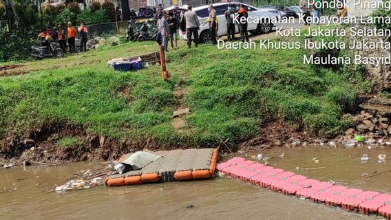 Pria Tanpa Identitas Ditemukan Tewas di Dalam Karung Dekat Kali Pesanggrahan Jaksel