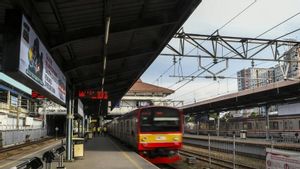 KRL Commuter Line Anjlok di Stasiun Jakarta Kota, Penumpang Dievakuasi