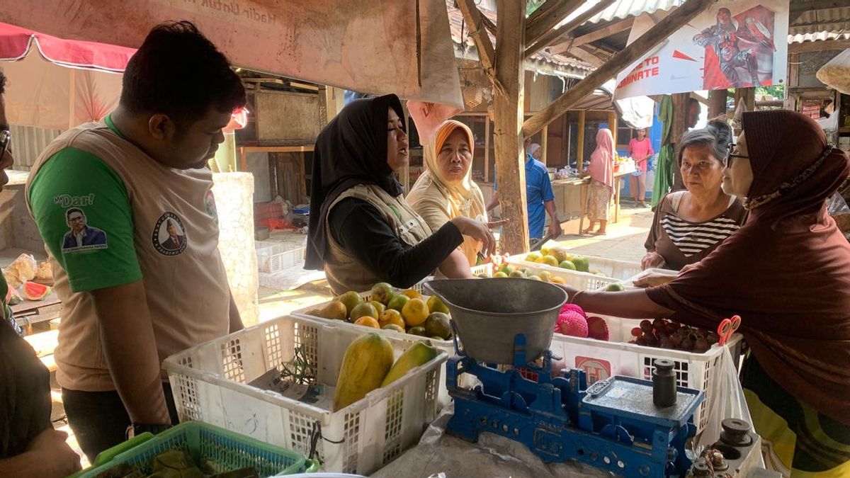 经常下跌到市场,Pegadang Karanganyar Bersatu支持Sudaryono在中爪哇省省长选举中