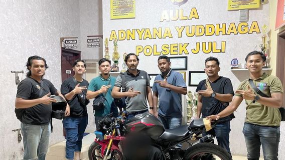 prétendument voleur de guichet automatique est un ami lui-même pour le titre, un jeune homme à Aceh arrêté par la police