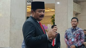 Hadi Tjahjanto Accompanied By His Wife While Handing Over The Position Of Minister Of ATR/BPN To AHY