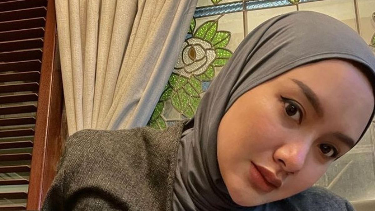 Lepas Hijab, Keputusan Hijrah Cita Citata Dipertanya Warganet